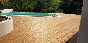 Terrasse en bois pour plage de piscine à Saint Marcel du Périgord